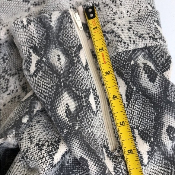 She + Sky Python Reptile Print Skinny Pants Cream Gray Black Side Zip Small - Picture 8 of 12